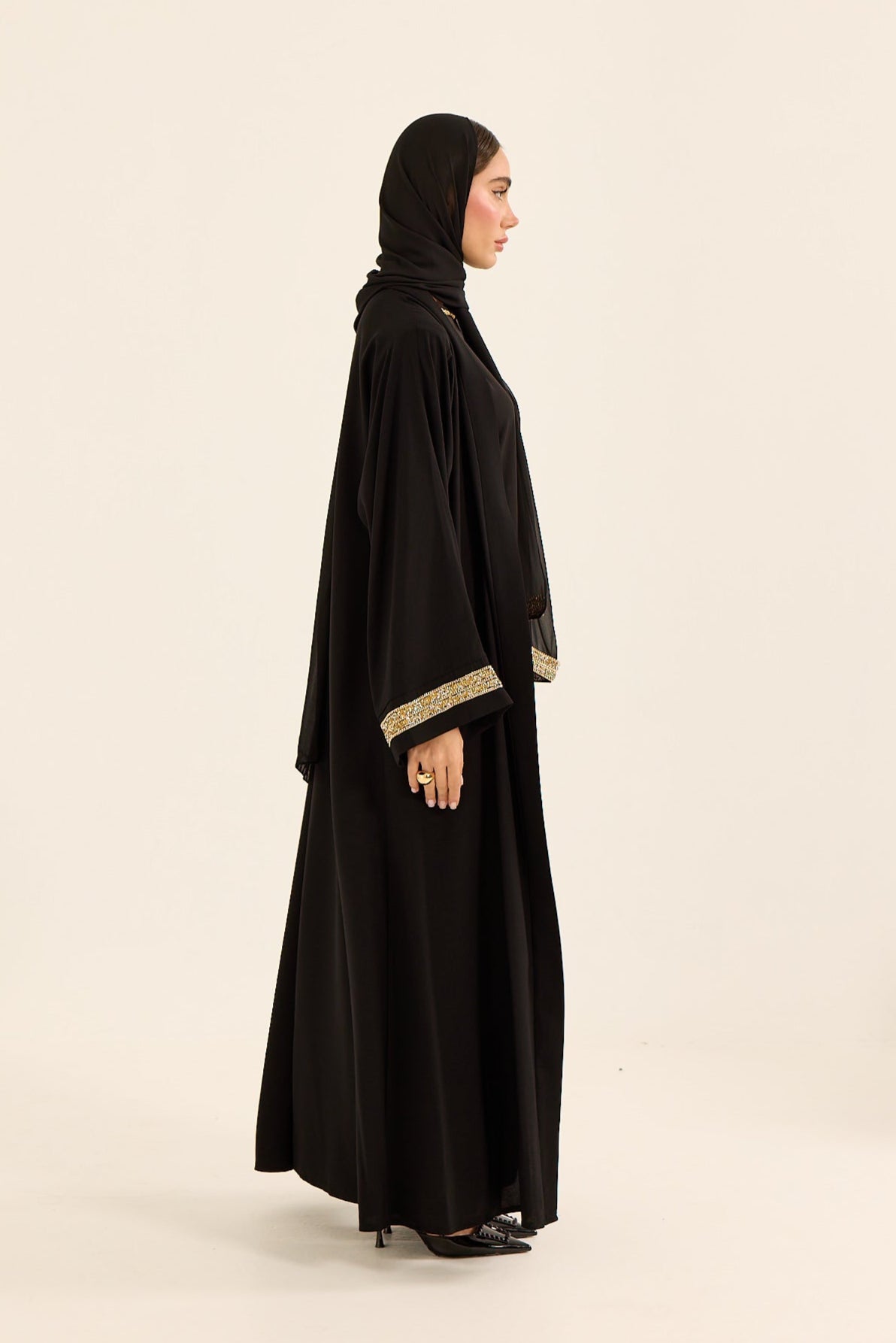 RAVİNA ABAYA