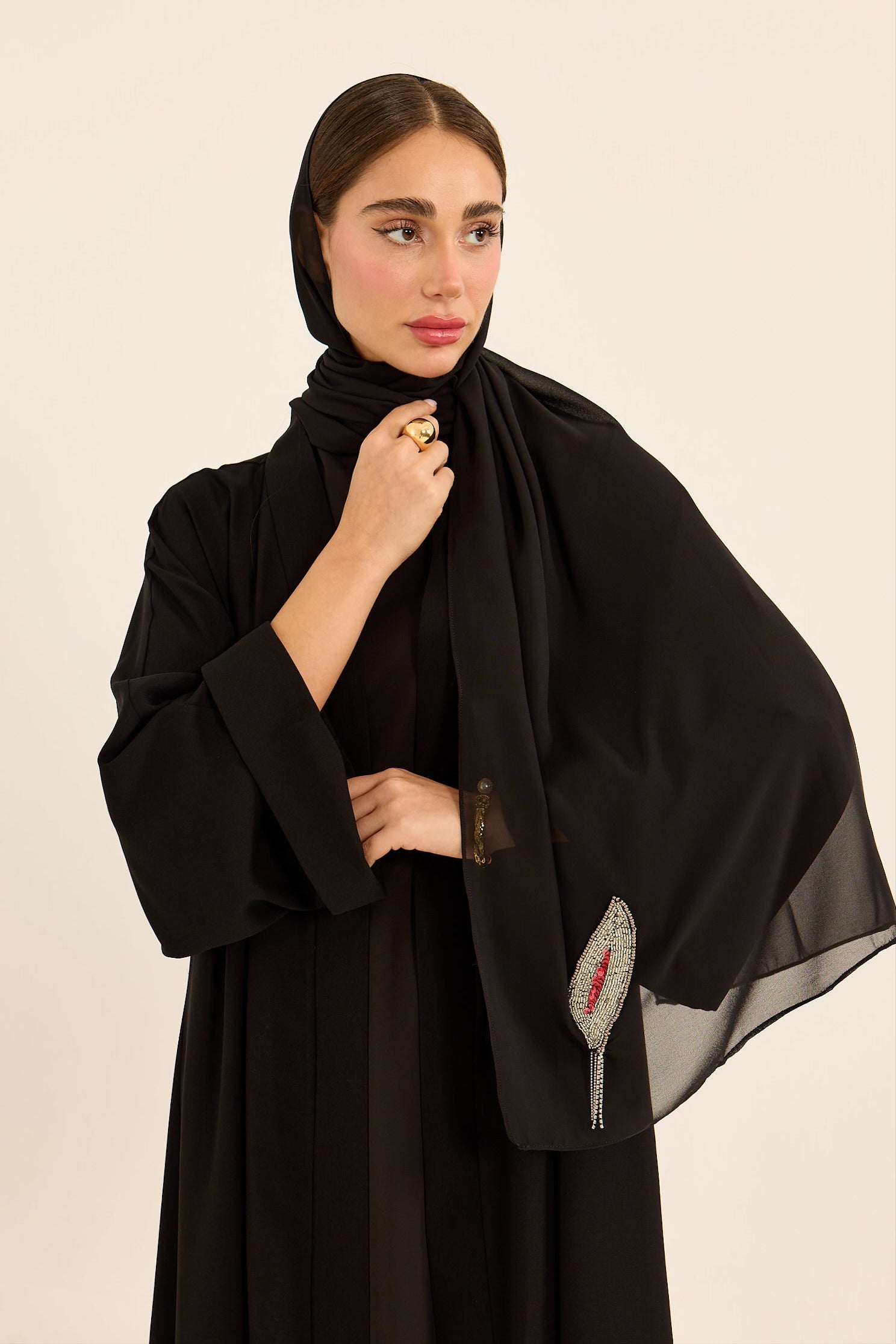 LUBE ABAYA