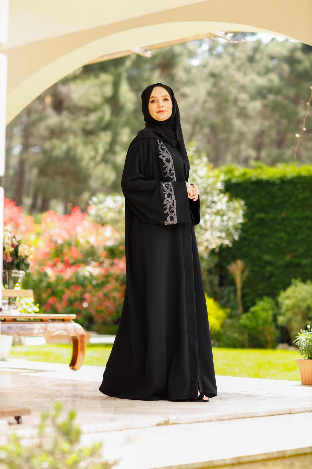 ELEGANT ABAYA