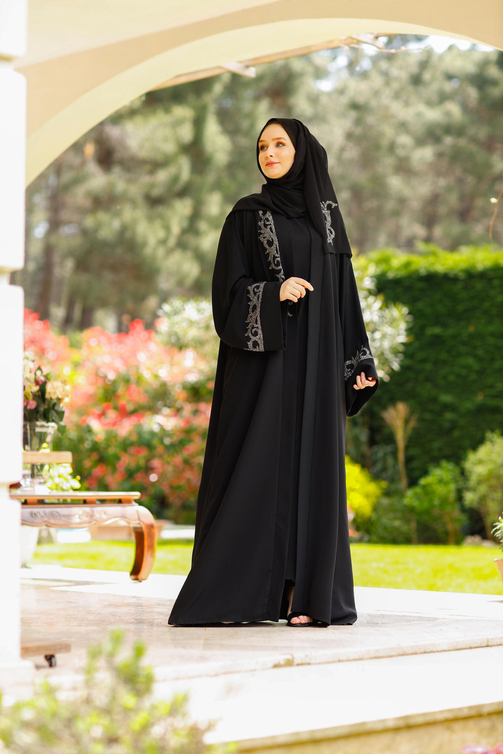 ELEGANT ABAYA